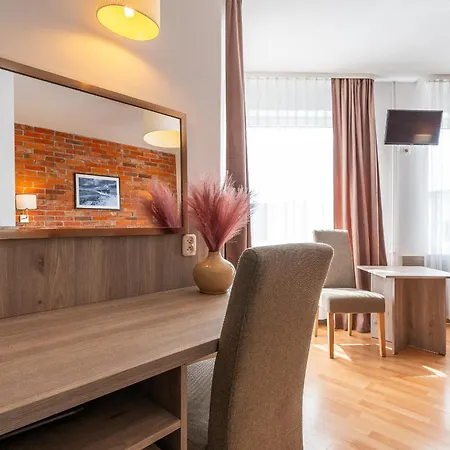 Holiday park Max - - - Restauracja - Basen *