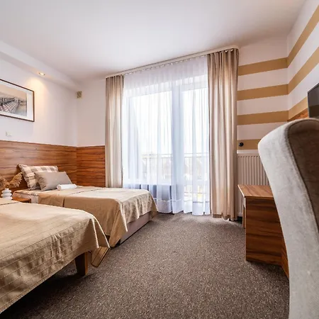 Max - - - Restauracja - Basen Holiday park *