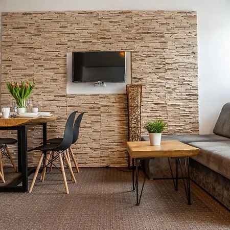 Max - - - Restauracja - Basen ميلنو