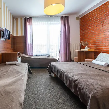 Max - - - Restauracja - Basen Holiday park