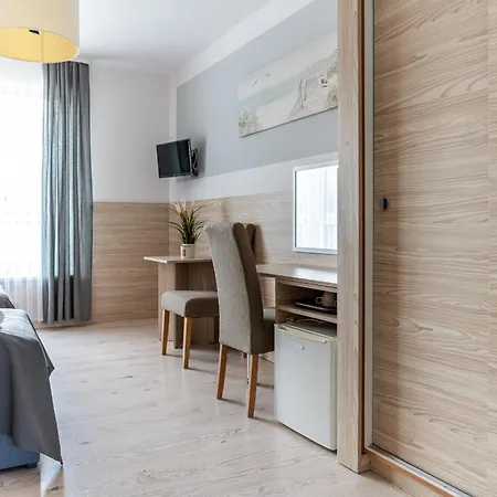 Max - - - Restauracja - Basen ميلنو