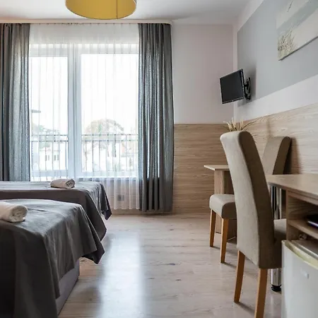 Max - - - Restauracja - Basen * ميلنو