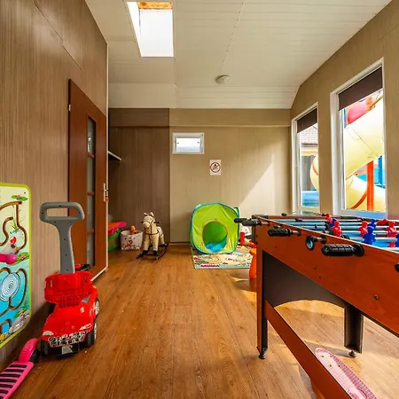 Max - - - Restauracja - Basen * Mielno