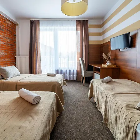 Max - - - Restauracja - Basen Holiday park *