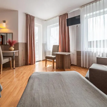 Holiday park Max - - - Restauracja - Basen