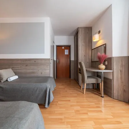 Max - - - Restauracja - Basen Holiday park *