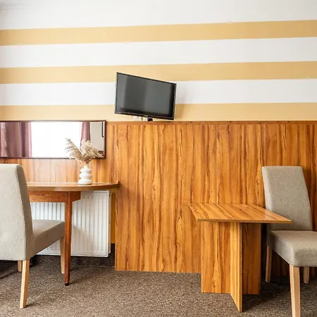 Max - - - Restauracja - Basen Holiday park