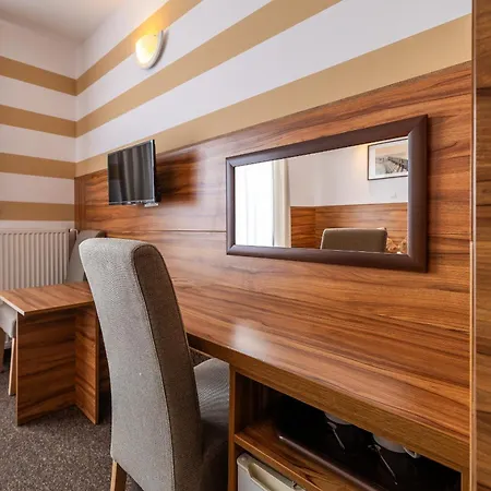 منتزه العطل Max - - - Restauracja - Basen ميلنو