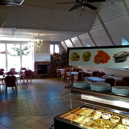 Max - - - Restauracja - Basen * ميلنو