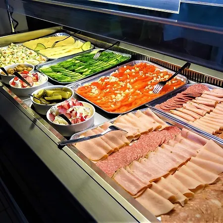 Max - - - Restauracja - Basen