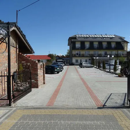 Kompleks wypoczynkowy Max - - - Restauracja - Basen *