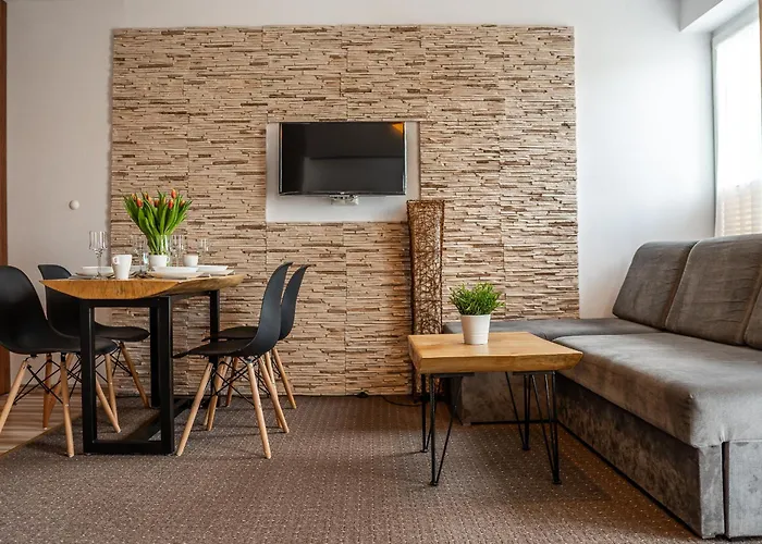 Max - - - Restauracja - Basen ミエルノ