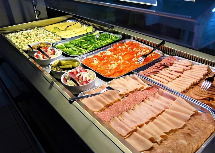 Max - - - Restauracja - Basen