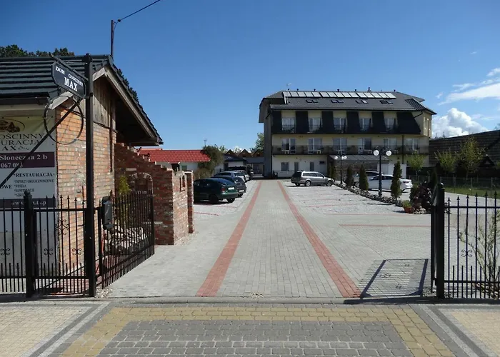 Prázdninový areál Max - - - Restauracja - Basen *